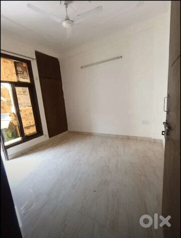 Room in 2 BHK Builder Floor at Saket – for Rent