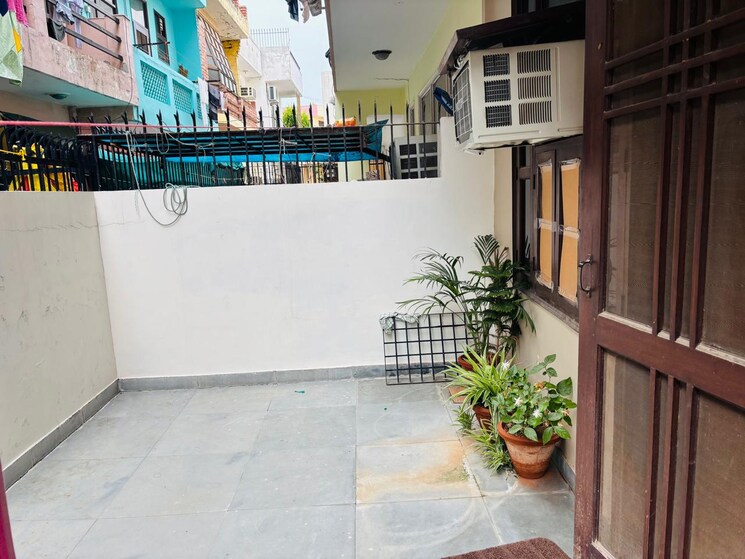 Balcony, sector 23 1 Bedroom 160 Sq.Yd. Builder Floor In Sector 23 Gurgaon 9019946