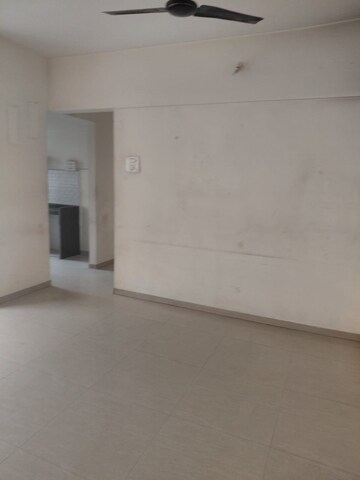 Room in 2.5 BHK Apartment at Rosa Gardenia, Ghodbunder Road – for Rent