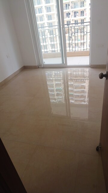 Room in 3 BHK Apartment at ATS Nobility, Sector 4 Greater Noida – for Rent