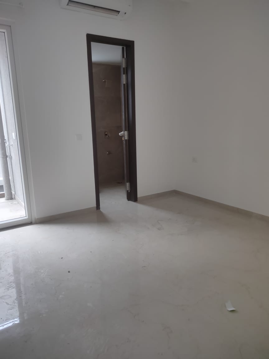3 BHK + Extra Room Apartment For Rent in Smart World Orchard