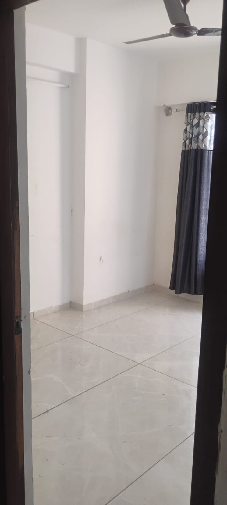 Room, vaishnodevi circle 3 Bedroom 1890 Sq.Ft. Apartment In Vaishnodevi Circle Ahmedabad 9019977