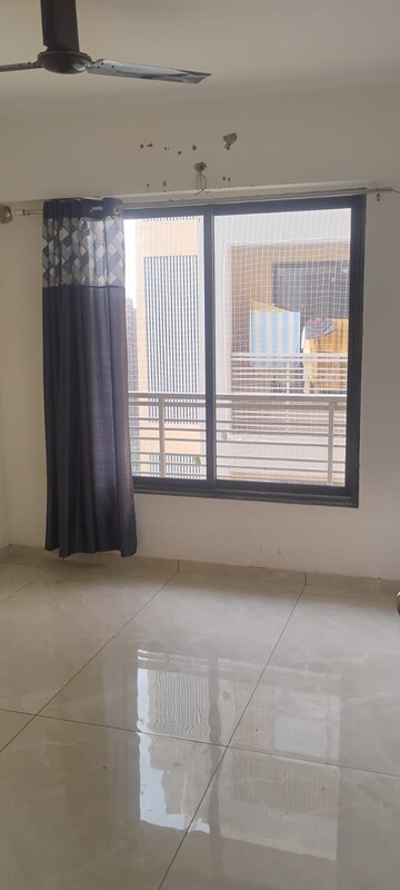 Room in 3 BHK Apartment at Vaishnodevi Circle – for Rent