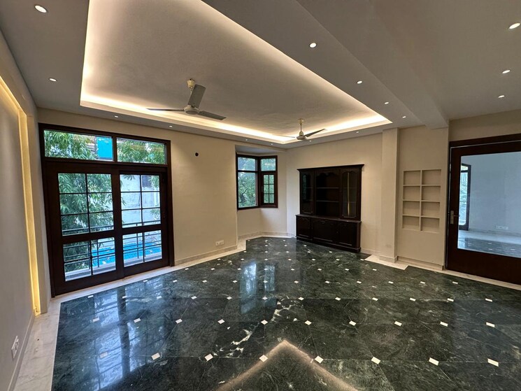  Parking, veera-safdarjung-enclave 4 Bedroom 500 Sq.Ft. Builder Floor In Safdarjung Enclave Delhi 9019961