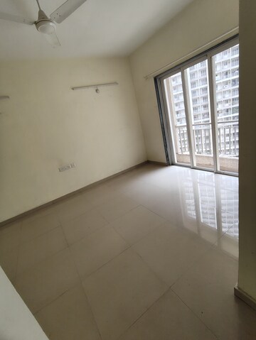 Room in 3 BHK Apartment at Indiabulls Greens, New Panvel – for Sale