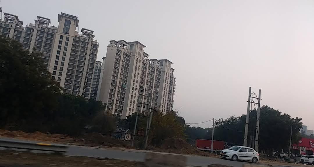 4 BHK + Servant Room Apartment For Sale in Godrej Frontier