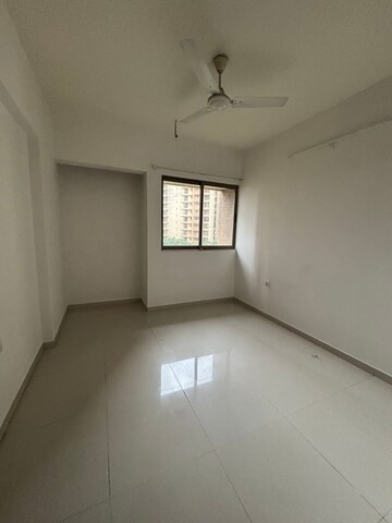 Room in 2 BHK Apartment at Lodha Splendora Phase II, Ghodbunder Road – for Rent