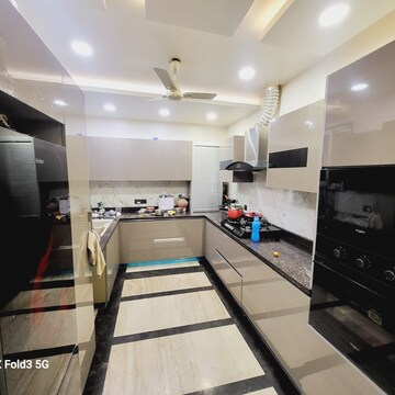 Team Area in 6+ BHK Independent House at Dlf Phase iv – for Sale