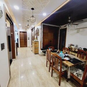 Living Room in 6+ BHK Independent House at Dlf Phase iv – for Sale