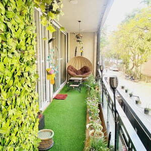 Balcony in 6+ BHK Independent House at Dlf Phase iv – for Sale