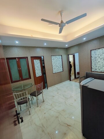 Team Area in 1 BHK Builder Floor at Sushant Vyapaar Kendra, Sector 43 – for Rent