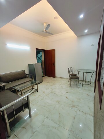 1 BHK Builder Floor For Rent in Sushant Vyapaar Kendra, Sector 43