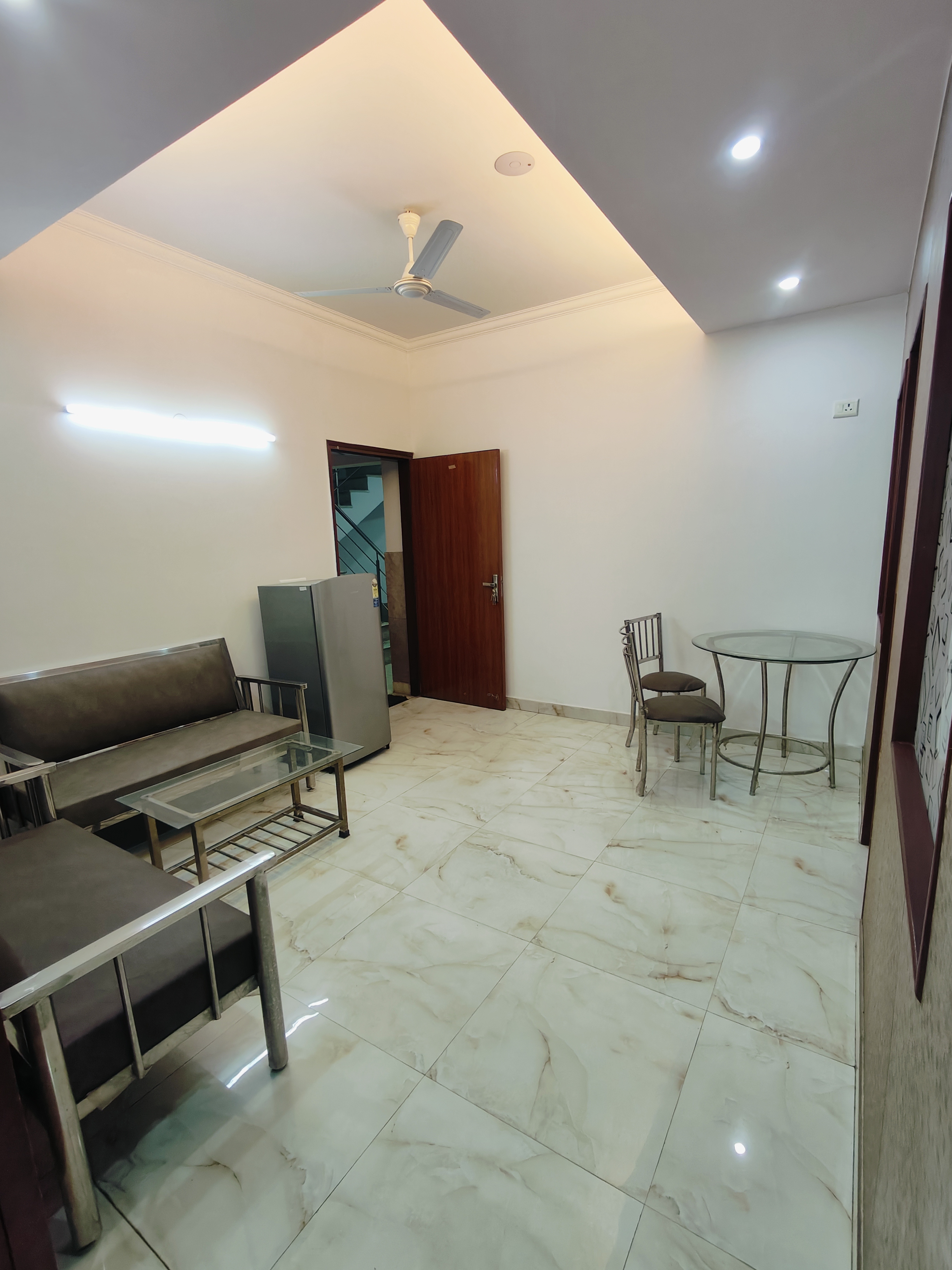 1 BHK + Extra Room Builder Floor For Rent in Sushant Vyapaar Kendra