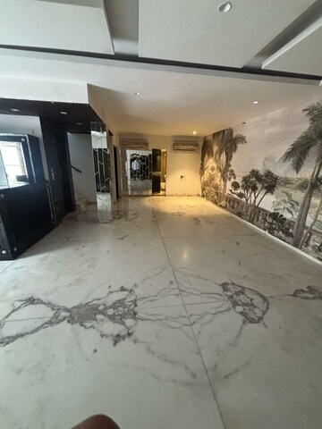 Parking in 6 BHK Villa at Versova – for Rent