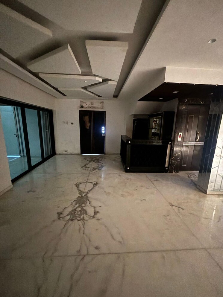  Parking, versova 6 Bedroom 5000 Sq.Ft. Villa In Versova Mumbai 9020020