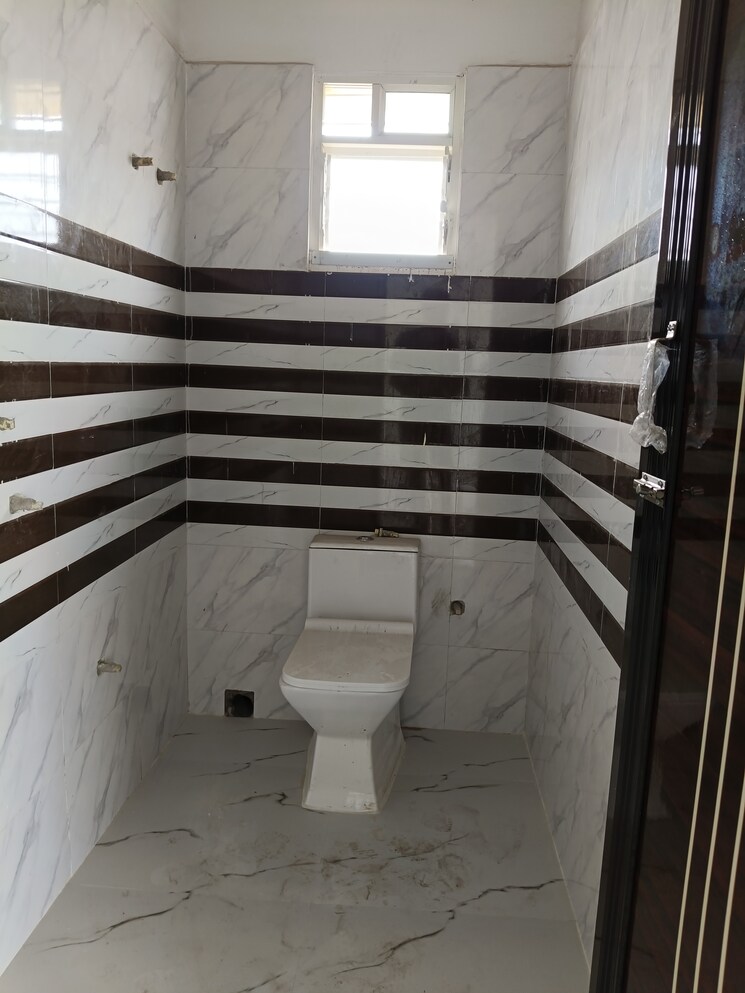 Attached Bathroom, lake town 3 Bedroom 1400 Sq.Ft. Apartment In Lake Town Kolkata 9020048