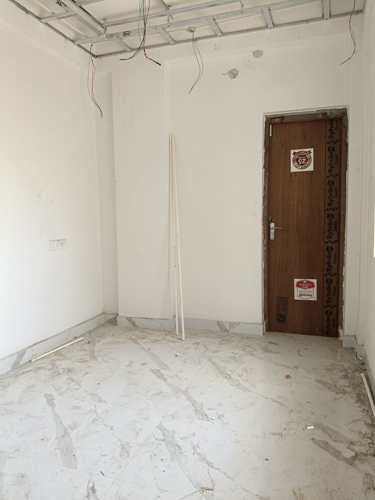 Room, lake town 3 Bedroom 1400 Sq.Ft. Apartment In Lake Town Kolkata 9020048