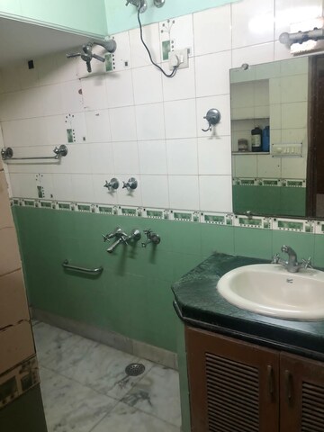 Team Area in 3 BHK Builder Floor at Rajouri Garden – for Rent