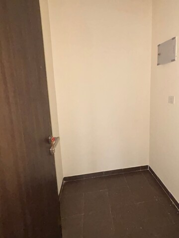 Room in 2.5 BHK Apartment at Lodha Splendora, Ghodbunder Road – for Rent