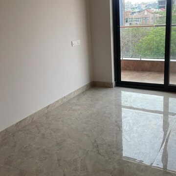 Room in 3 BHK Builder Floor at South City 2 – for Rent