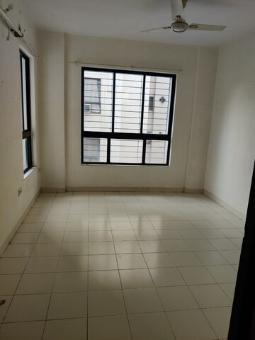 Room in 3 BHK Apartment at Kolte Maestros, Wanowrie – for Rent