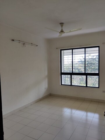 Room in 3 BHK Apartment at Kolte Maestros, Wanowrie – for Rent