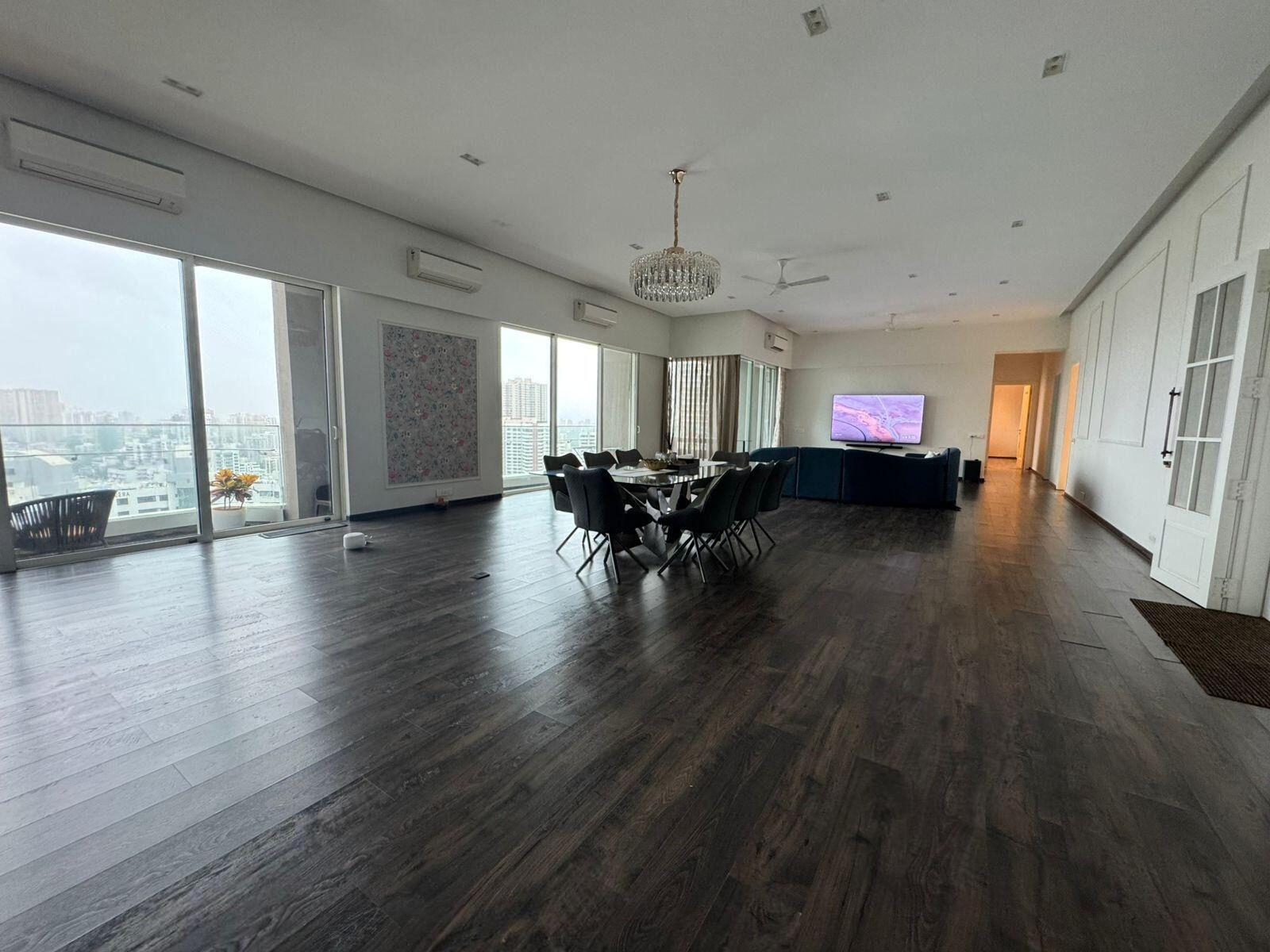 5 BHK + Pooja Room,Servant Room 6600 Sq.Ft. Apartment in Windsor Grande Residences