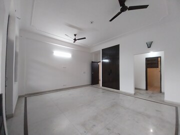 Room in 3 BHK Independent House at RWA Apartments Sector 93, Sector 93 – for Rent