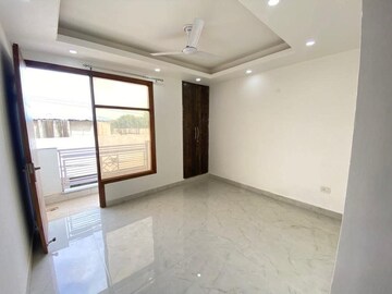 Room in 3 BHK Builder Floor at Vasant Kunj Enclave – for Rent