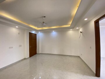 Room in 3 BHK Builder Floor at Vasant Kunj Enclave – for Rent