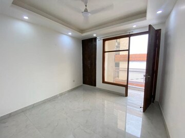 Room in 3 BHK Builder Floor at Vasant Kunj Enclave – for Rent