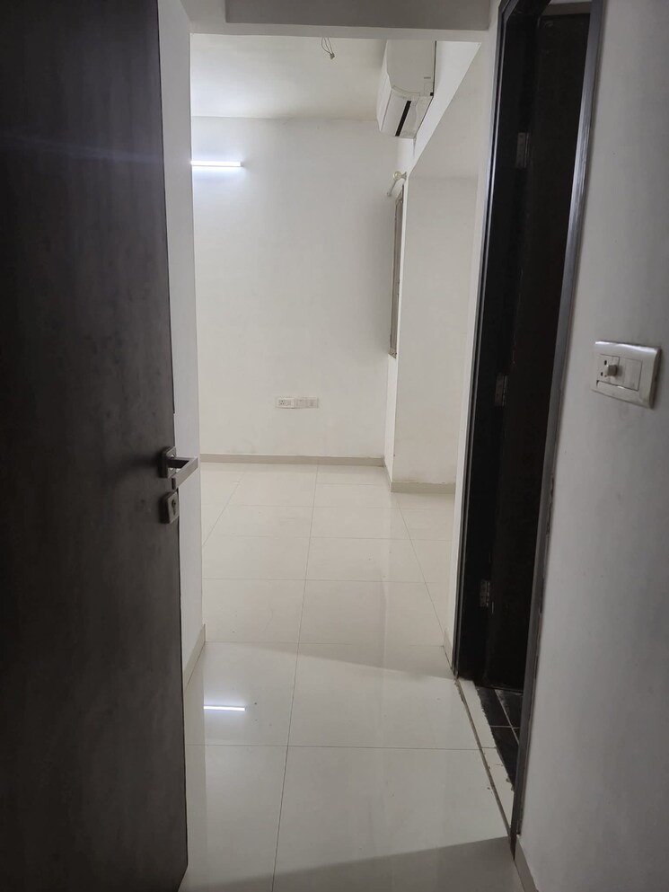 Bathroom, lodha-splendora 2 Bedroom 771 Sq.Ft. Apartment In Ghodbunder Road Thane 9020130