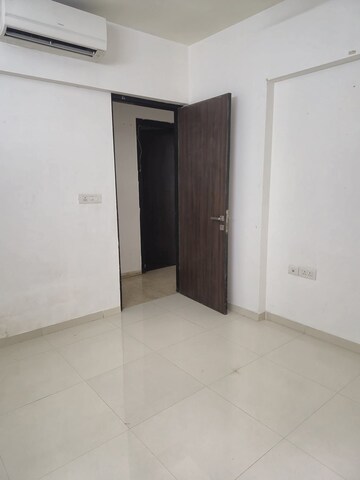 Room in 2 BHK Apartment at Lodha Splendora, Ghodbunder Road – for Rent