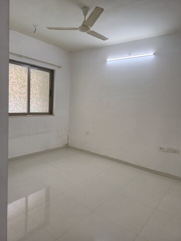 Room in 2 BHK Apartment at Lodha Splendora, Ghodbunder Road – for Rent