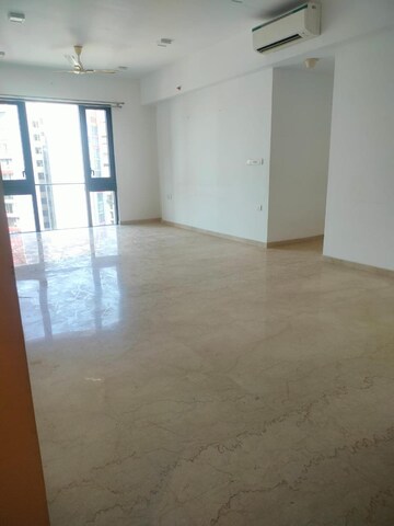 Room in 3 BHK Apartment at Lodha The Park, Worli – for Rent