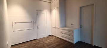 Room in 5 BHK Apartment at Rustomjee Elements, Andheri West – for Rent