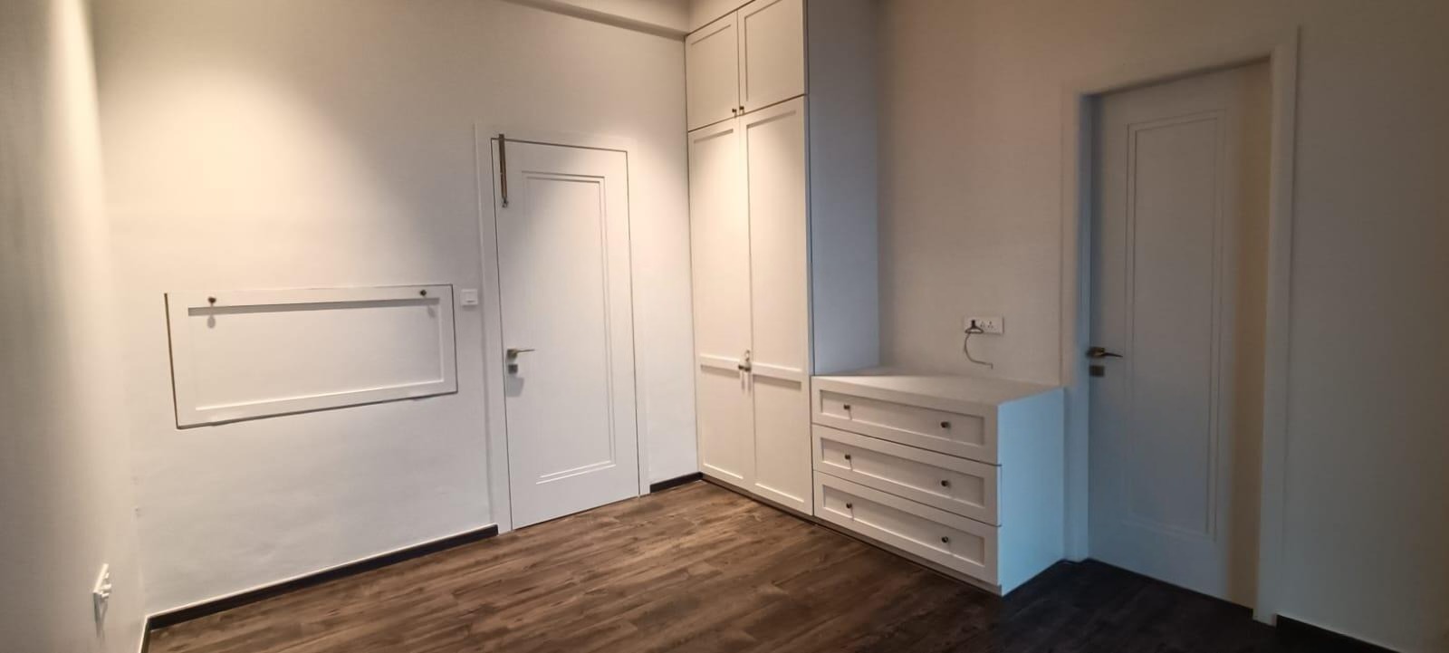 5 BHK + Servant Room Apartment For Rent in Rustomjee Elements