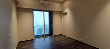 Room in 5 BHK Apartment at Rustomjee Elements, Andheri West – for Rent
