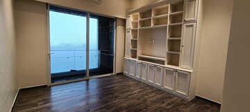 Room in 5 BHK Apartment at Rustomjee Elements, Andheri West – for Rent