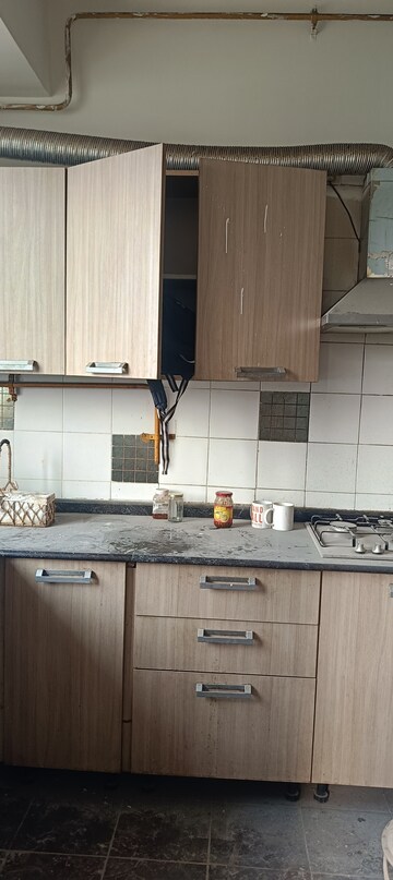 Kitchen in 3.5 BHK Apartment at Unitech Harmony, Sector 50 – for Rent