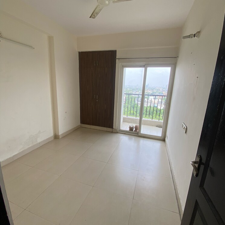 Room, aims-golf-avenue-ii 2.5 Bedroom 1100 Sq.Ft. Apartment In Sector 75 Noida 9020272