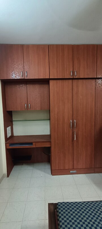 Furnished Amenities in 1 BHK Apartment at Green Hills, Kandivali East – for Rent