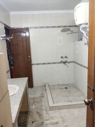 Master Bedroom in 3.5 BHK Apartment at Ardee City The Residency, Sector 52 – for Rent