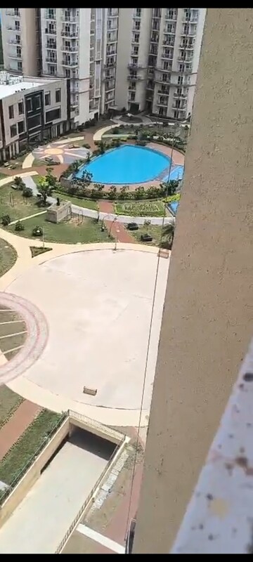 Team Area in 2 BHK Apartment at Samridhi Luxuriya Avenue, Sector 150 – for Rent