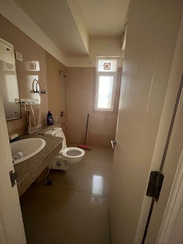 2.5 BHK Apartment For Rent in Emaar Emerald Estate, Sector 65