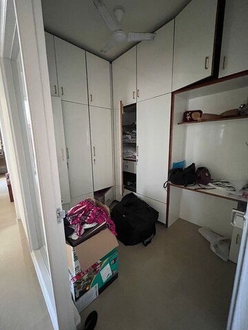 Team Area in 2.5 BHK Apartment at Emaar Emerald Estate, Sector 65 – for Rent