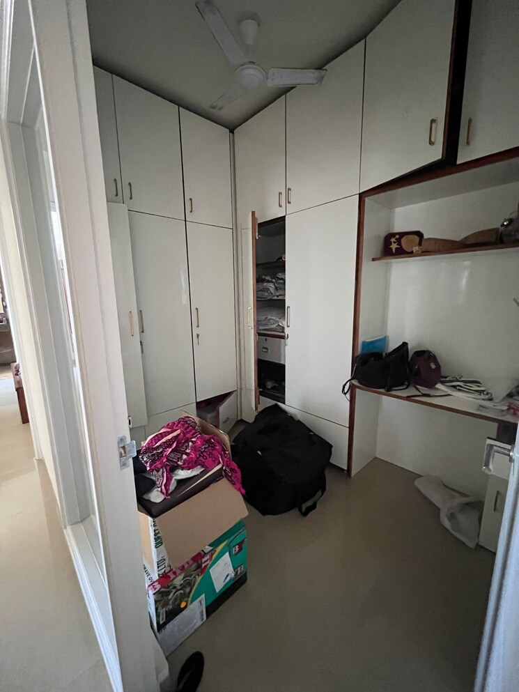 Team Area, emaar-emerald-estate 2.5 Bedroom 1050 Sq.Ft. Apartment In Sector 65 Gurgaon 9020302