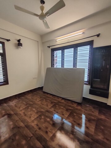 Room in 2 BHK Builder Floor at Hsr Layout – for Rent