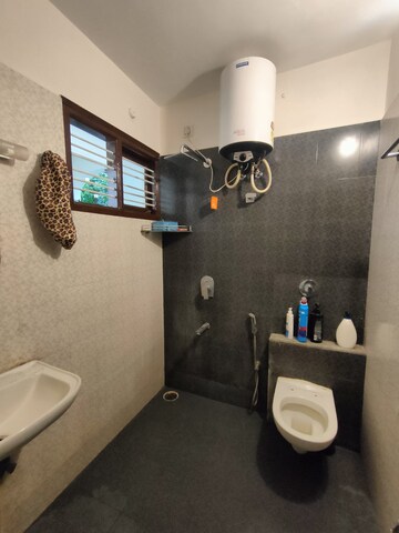 Furnished Amenities in 2 BHK Builder Floor at Hsr Layout – for Rent