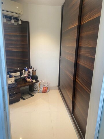Room in 3 BHK Apartment at Hiranandani Gardens Lake Castle, Powai – for Rent